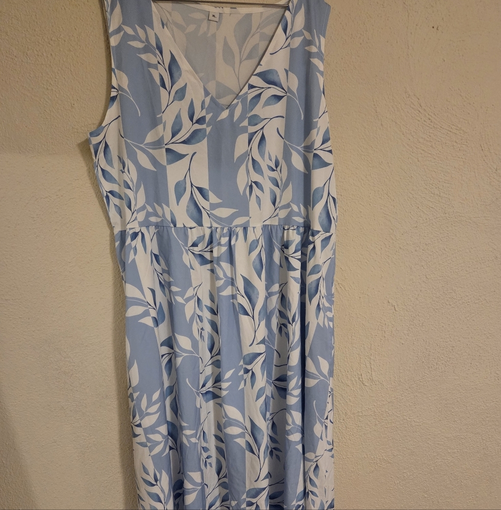 Blue and White Leaf Print Women's Dress